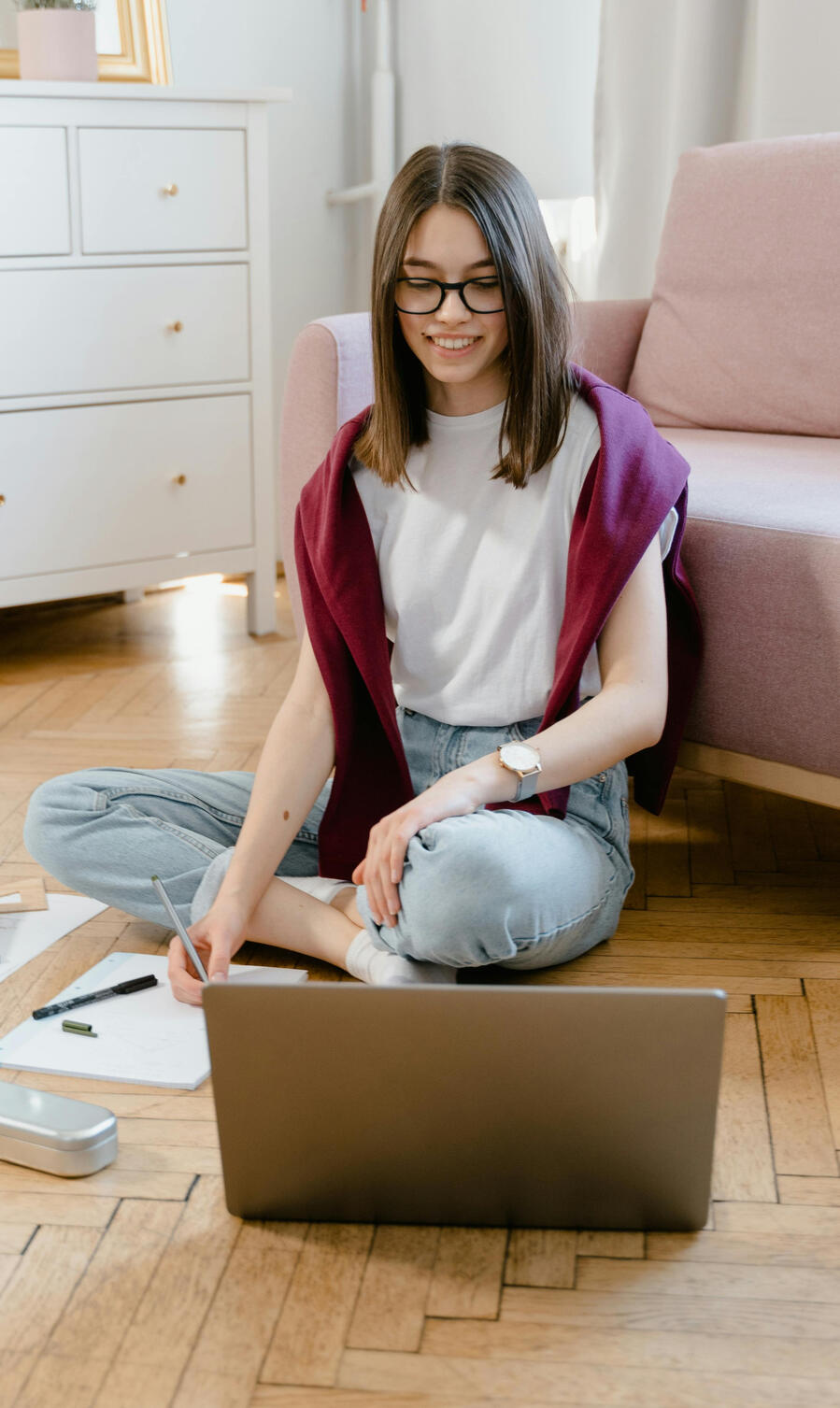 Online spiritual companionship training A student participating in online learning, representing the flexible online format of The Harmony Institute’s spiritual companionship certificate.